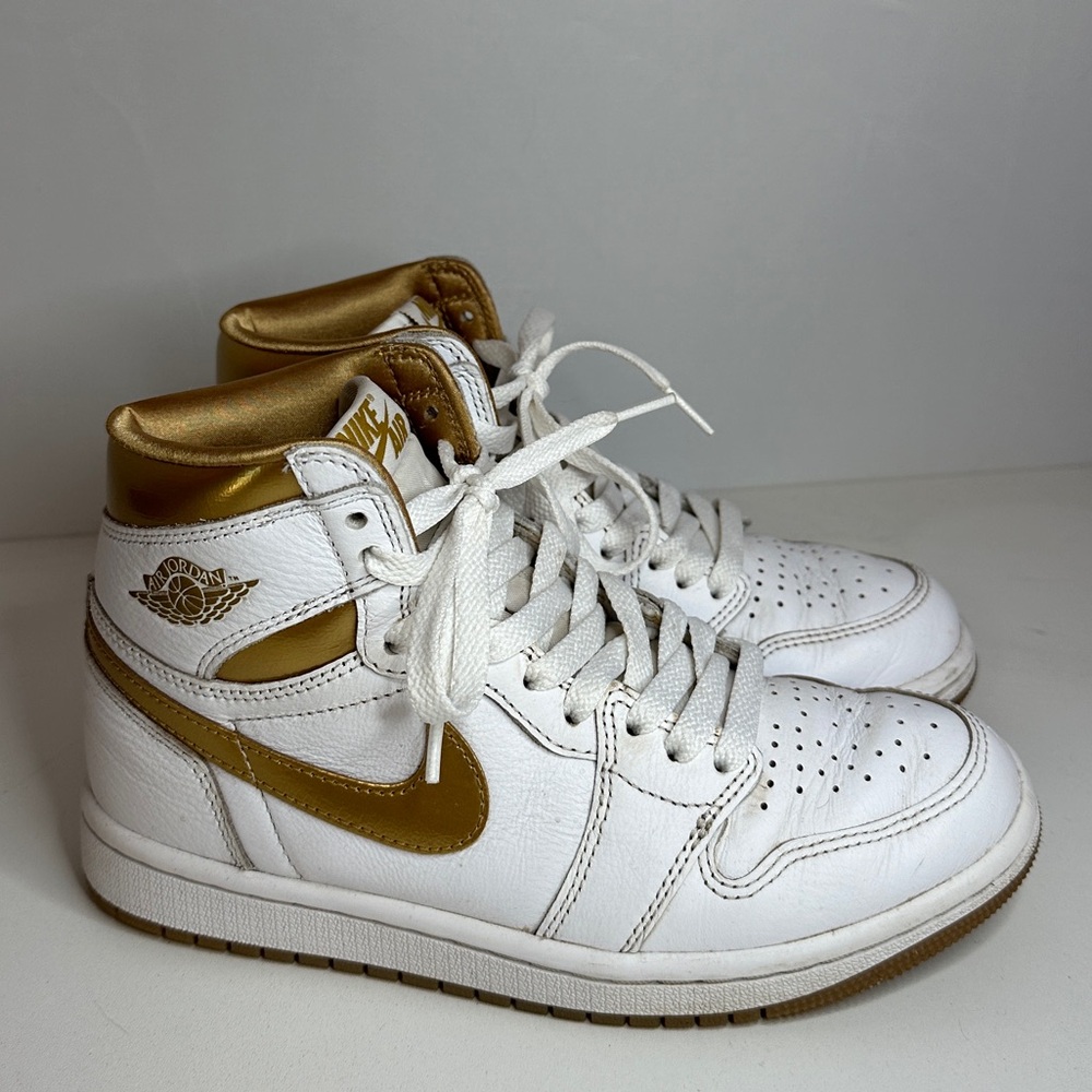 Nike Air Jordan 1 Retro High OG "White and Gold"